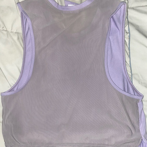 (SOLD) Gymshark Crop Top - Picture 3 of 3